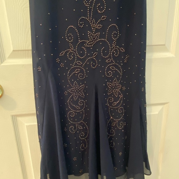 Navy beaded formal dress with matching hand bag. Like new, worn once to event. - Picture 3 of 8